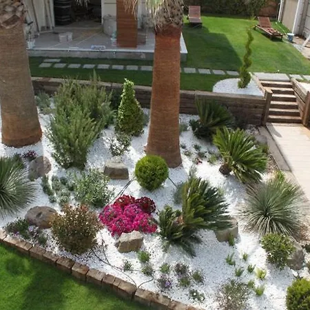 Spacious 3-story W Garden&pool,400m To Айвалык