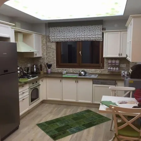 Вилла Spacious 3-story W Garden&pool,400m To *