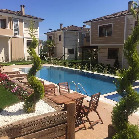 Spacious 3-story W Garden&pool,400m To Вилла *