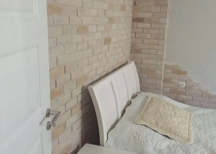 Вилла Spacious 3-story W Garden&pool,400m To *