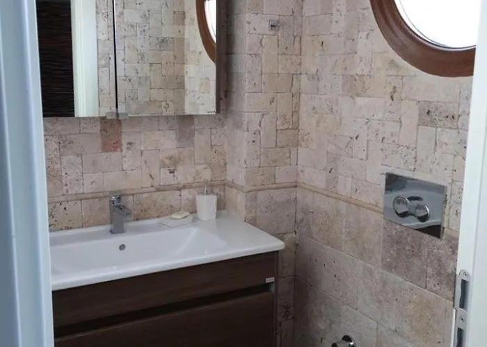 Spacious 3-story W Garden&pool,400m To Вилла *