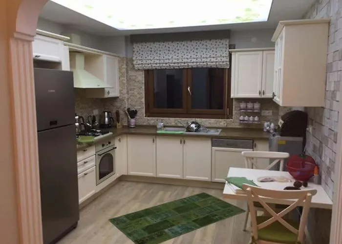 Вилла Spacious 3-story W Garden&pool,400m To *