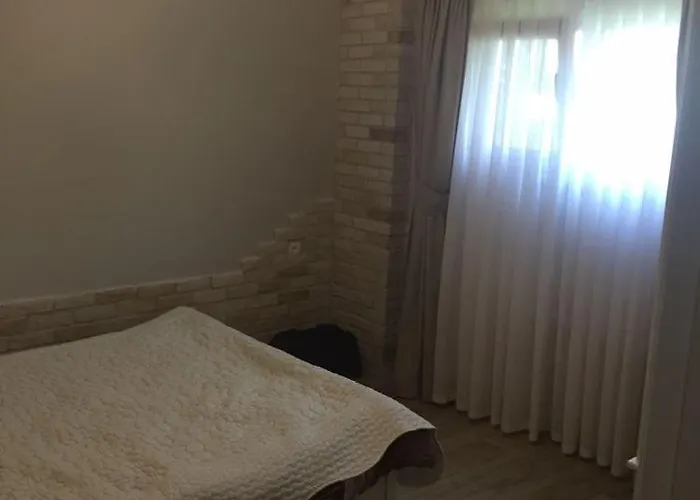 Spacious 3-story W Garden&pool,400m To *