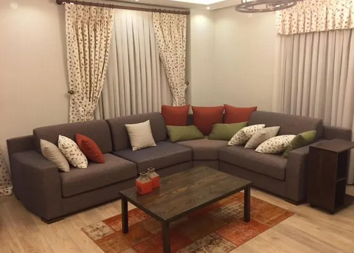 Spacious 3-story W Garden&pool,400m To