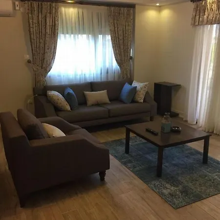 Spacious 3-story W Garden&pool,400m To Вілла