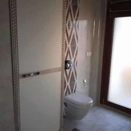 Spacious 3-story W Garden&pool,400m To * Айвалик