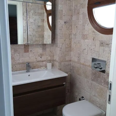 Spacious 3-story W Garden&pool,400m To Вілла *