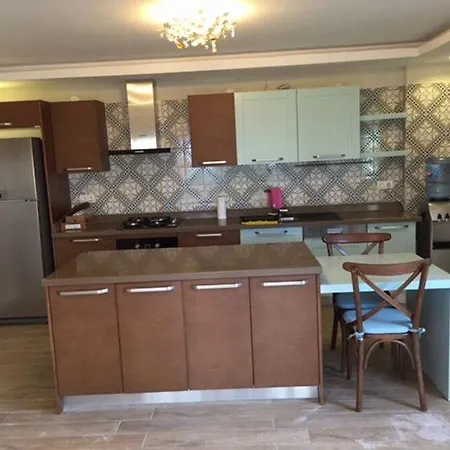 Spacious 3-story W Garden&pool,400m To 别墅