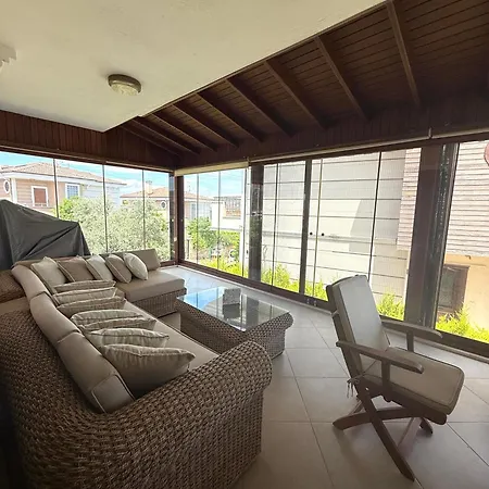 别墅 Spacious 3-story W Garden&pool,400m To *