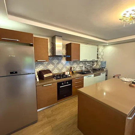 Spacious 3-story W Garden&pool,400m To *