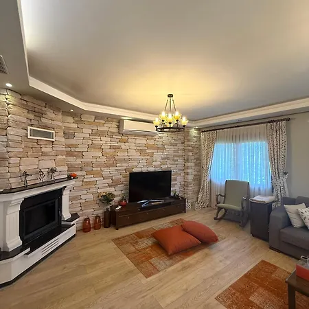 Spacious 3-story W Garden&pool,400m To 别墅