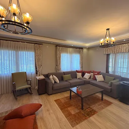 Spacious 3-story W Garden&pool,400m To 别墅 *