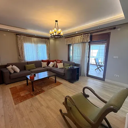 Spacious 3-story W Garden&pool,400m To 别墅 Ayvalı