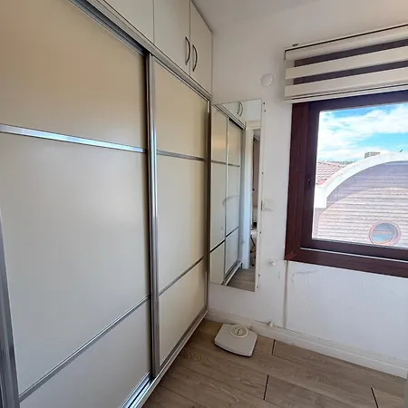 Spacious 3-story W Garden&pool,400m To Ayvalı