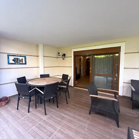 Spacious 3-story W Garden&pool,400m To 别墅 *