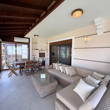 Spacious 3-story W Garden&pool,400m To 别墅 *