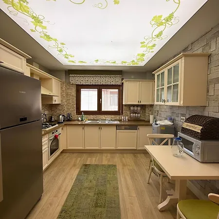 Spacious 3-story W Garden&pool,400m To *