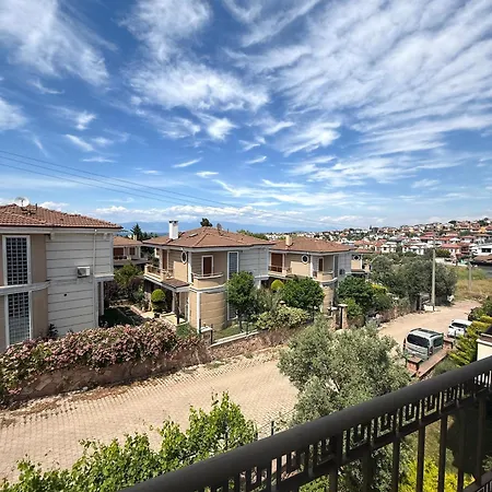 Spacious 3-story W Garden&pool,400m To *