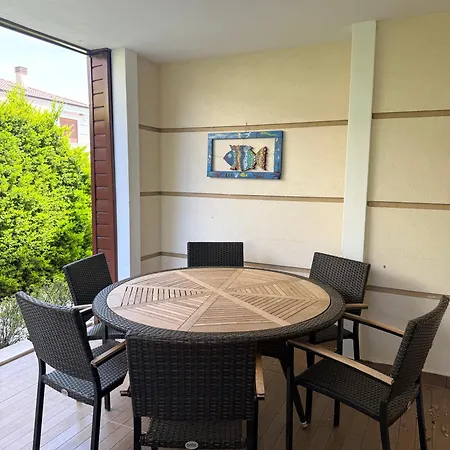 Spacious 3-story W Garden&pool,400m To 别墅 *