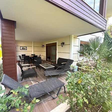 Spacious 3-story W Garden&pool,400m To Ayvalı