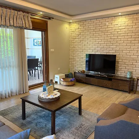 别墅 Spacious 3-story W Garden&pool,400m To