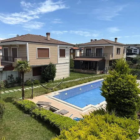 别墅 Spacious 3-story W Garden&pool,400m To Ayvalı