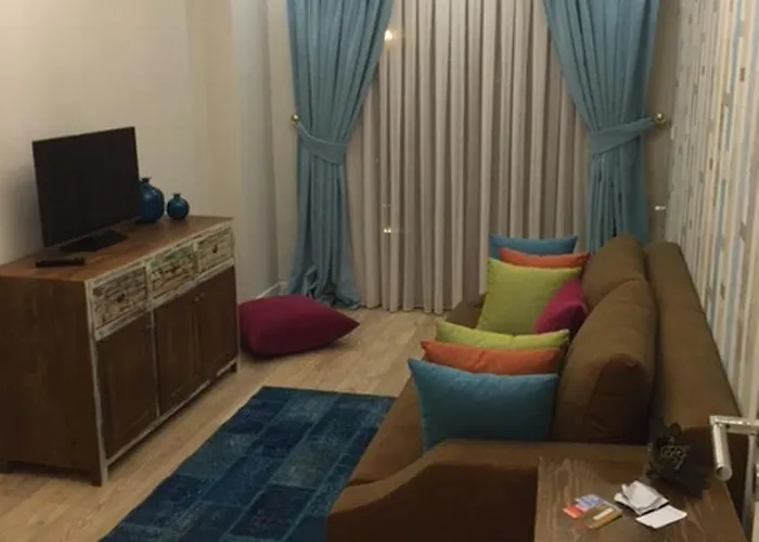 Spacious 3-story W Garden&pool,400m To Ayvalı